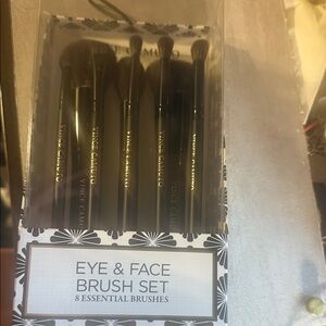 Vince Camuto Black and Gold Makeup Brush Set
